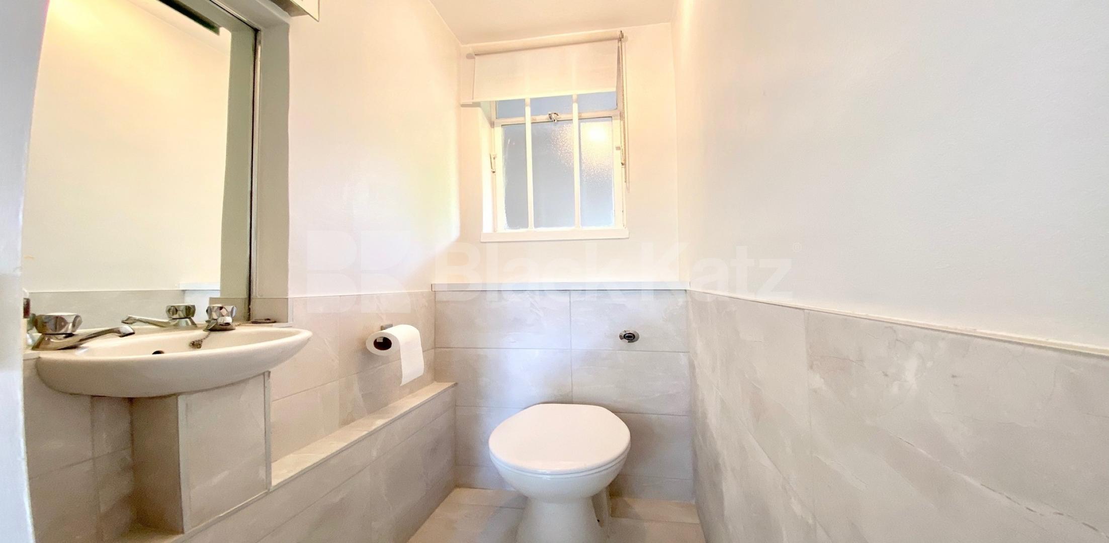 			VIRTUAL TOUR AVAILABLE!, 2 Bedroom, 1 bath, 1 reception Apartment			 Cruikshank Street, ANGEL-KINGS CROSS